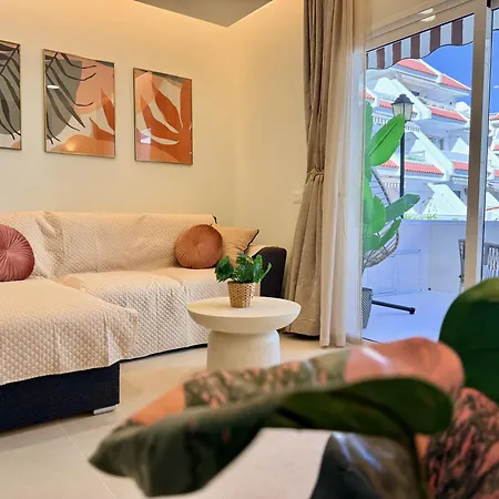 Sunny Escapes, Newly Renovated - Playa De Americas Apartment *
