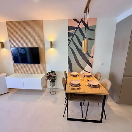 Sunny Escapes- Modern & New, Playa De Las Americas Apartment Playa de las Américas