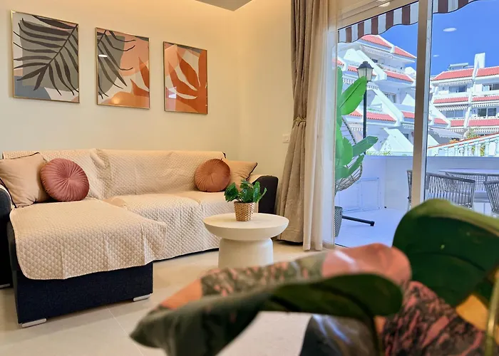 Sunny Escapes, Newly Renovated - Playa De Americas Apartment *