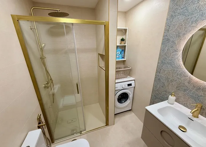 Sunny Escapes, Newly Renovated - Playa De Americas Apartment *