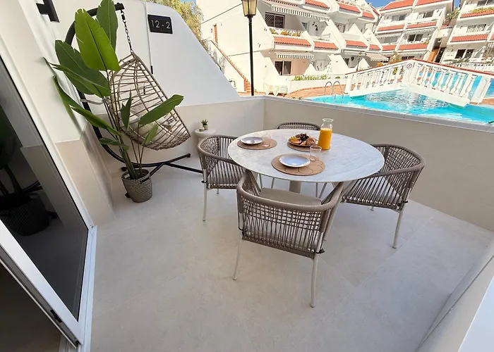 Sunny Escapes, Newly Renovated - Playa De Americas Apartment