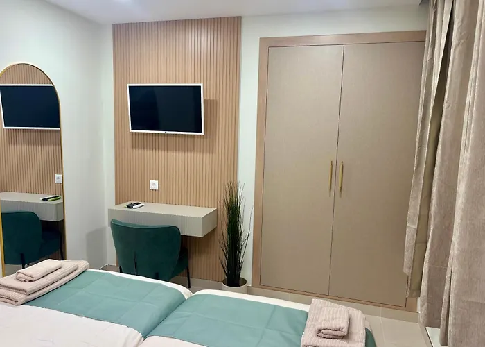 Sunny Escapes, Newly Renovated - Playa De Americas Apartment