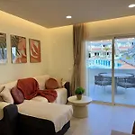 Sunny Escapes, Newly Renovated - Playa De Americas Appartement Playa de las Américas