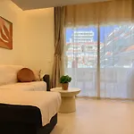 Sunny Escapes, Newly Renovated - Playa De Americas Appartement